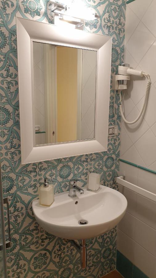 Bed and Breakfast Dimora Del Campo Charming House à Salernes Chambre photo